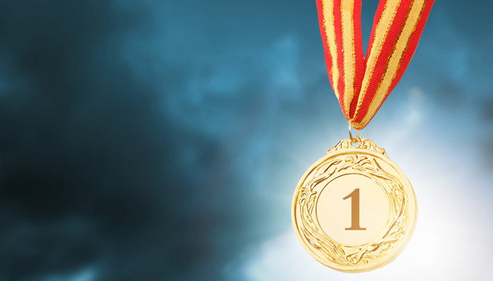 我国第一位奥运金牌获得者是 中国第一位获得奥运金牌的运动员是