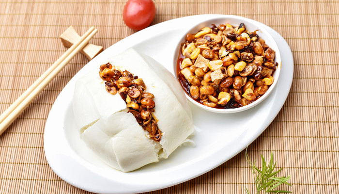 宫保鸡丁的宫保是什么意思 宫保鸡丁的宫保是什么意思是人名还是官名