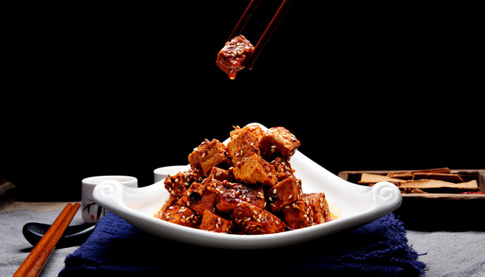 宫保鸡丁的宫保是什么意思 宫保鸡丁的宫保是什么意思是人名还是官名