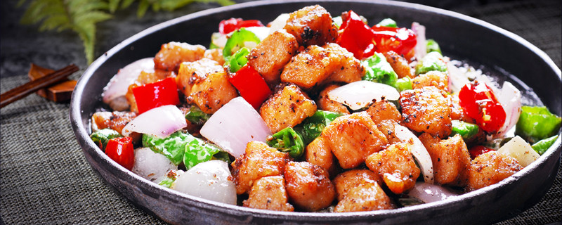 宫保鸡丁的宫保是什么意思 宫保鸡丁的宫保是什么意思是人名还是官名