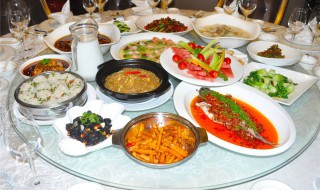中餐上菜顺序一般讲究什么 中餐上餐顺序一般讲究