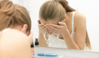 卸妆水可以去黑头吗 卸妆水可以去黑头吗