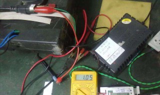 充电器一直绿灯怎么修 充电器一直绿灯怎么修视频
