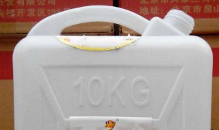 怎么用84给牛仔裤磨白 牛仔裤怎样磨白