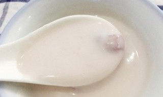 女生喝酸奶的好处（女生喝酸奶的好处有哪些）