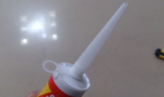 玻璃胶味道怎么快速去除方法（玻璃胶味道怎么快速去除方法图片）