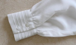 真丝衣服怎么洗不缩（真丝衣服怎么洗不掉色的窍门!）