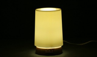 加湿器可以用香水代替精油吗（加湿器可以用香水代替精油吗女生）