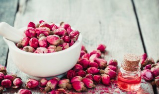 常喝玫瑰花茶改善色斑（经常喝玫瑰花茶能祛斑吗）