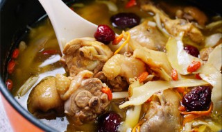 鸡肉煲汤加搭配什么好（鸡肉煲汤加搭配什么好孕妇吃好）