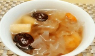 银耳苹果汤的功效（山楂银耳苹果汤的功效）