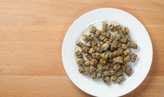 石斛与西洋参搭配最好（石斛与西洋参搭配最好,服用时可以吃青春宝抗衰老片吗）