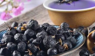 黑枸杞一次泡多少颗（黑枸杞一次泡多少颗茉莉花买来调音怎么办）