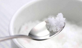 喝盐水的作用与功效 运动喝盐水的作用与功效