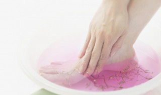 艾叶花椒泡脚的功效（红花艾叶花椒泡脚的功效）