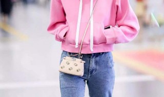 卫衣配什么裤子好看女 藏蓝色卫衣配什么裤子好看女