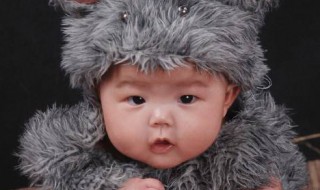 宝宝几个月断夜奶最好（宝宝几个月断夜奶最好奶粉）