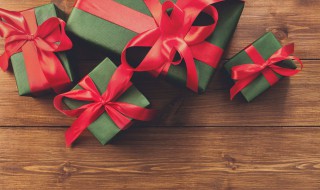 家长送小礼物给老师老师怎么回复（家长送小礼物给老师老师怎么回复他）