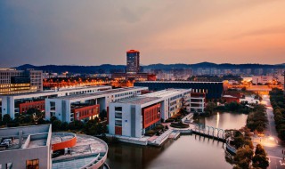 微信上很火的段子句子（最近微信上很火的句子）