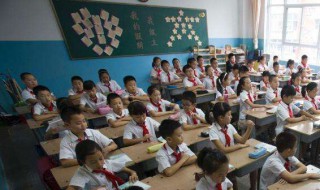 人见人爱花见花开的下一句 人见人爱花见花开的下一句车爆胎