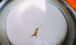 酸奶做出来很稀怎么回事（酸奶做出来很稀怎么回事儿）