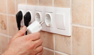 插座l和n代表什么（插排3个孔2根线怎么接）