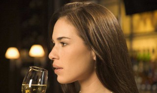 女人喝葡萄酒的好处（女人喝干红好还是红葡萄酒好）