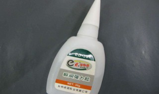 胶水弄到手上怎么洗掉 手上粘的胶水怎么去掉