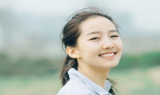 背后的痘痘能不能挤（背后的痘痘能不能挤出来）