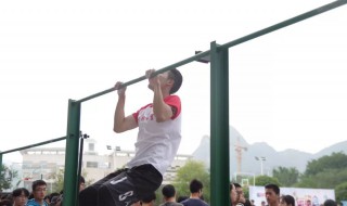 初学者做引体向上的技巧 初学者做引体向上的技巧图解