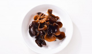 黑木耳是发物吗（黑木耳是发物吗 皮肤病）