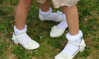 女人梦见自己穿鞋是什么意思 女人梦见自己穿鞋是什么意思呢