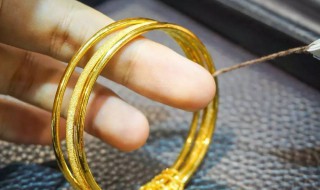 如何清洗黄金手链（怎样清洗黄金手链）