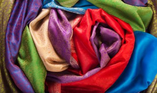 丝巾如何清洗（丝巾如何清洗更干净）