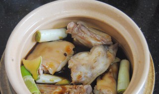 如何清洗砂锅糊底 砂锅烧糊的锅底怎么清洗