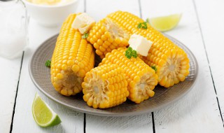 玉米不能和什么食物一起吃（玉米不能和什么食物一起吃香哈）