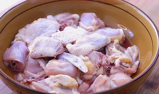 鸡肉和什么不能一起吃（鸡肉和什么菜搭配最好）