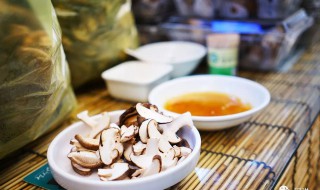 蜂蜜和菇类一起吃吗 蜂蜜与蘑菇能一起吃吗