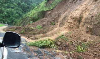 在山上遇到泥石流怎样正确逃跑（在山上遇到泥石流怎样正确逃跑视频）