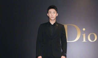 黑色衬衣泛白怎么处理（黑色衬衣泛白怎么处理掉）