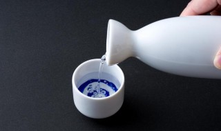 白酒真假鉴别方法 白酒真假鉴别方法视频