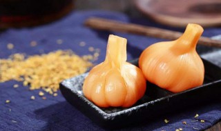 脱蒜头衣的方法（快速脱蒜皮的方法）