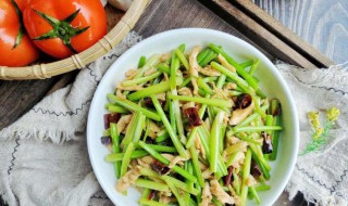 芹菜和鸡肉相克吗（芹菜和鸡肉相克吗野芹菜和鸡同吃可以吗?）