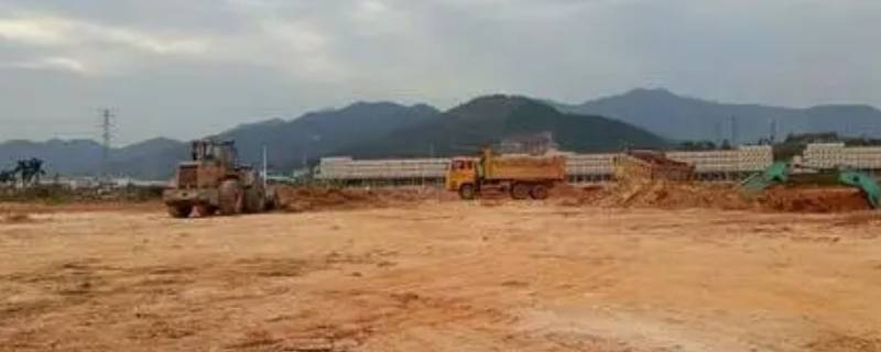 平整场地是指（平整场地是指原地面与设计室外地坪）
