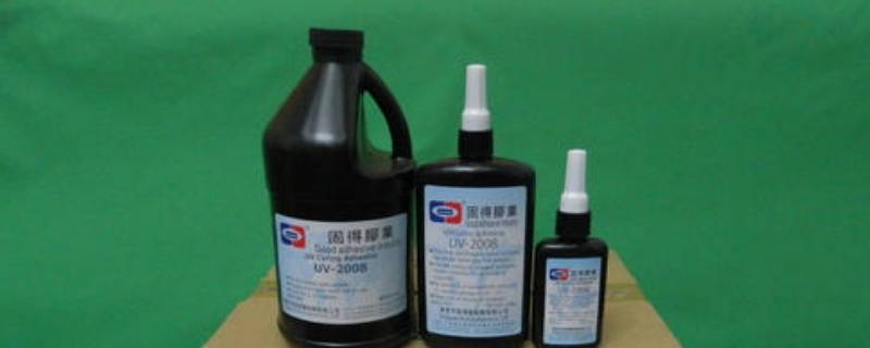 玻璃修复液是什么胶水（玻璃修复液是胶水吗?）