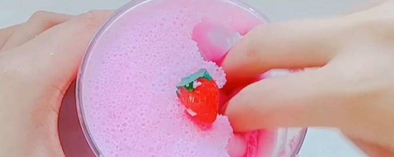 衣服上的水晶泥干了怎么去除（衣服上的水晶泥干了怎么去除味道）