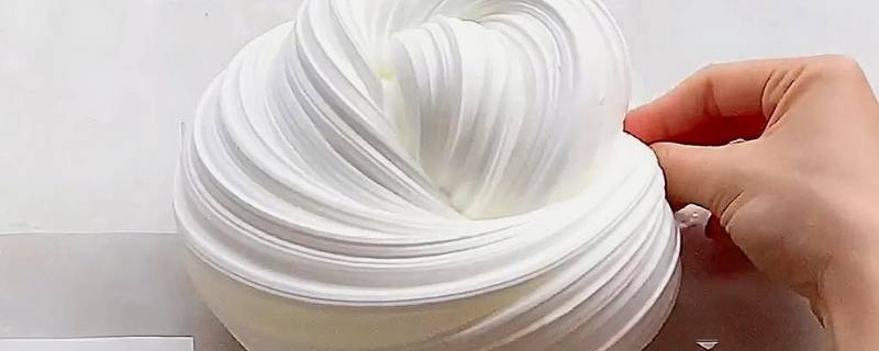 衣服上已干的起泡胶怎么消除（衣服上已干的起泡胶怎么消除做法）