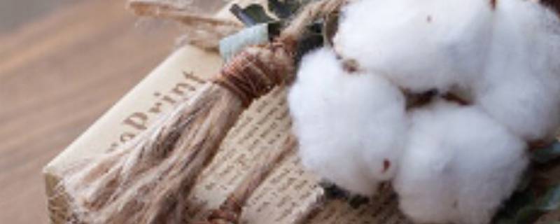 礼物包装纸怎么包（正方形礼物包装纸怎么包）