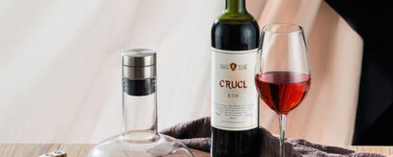 没有开瓶器如何开红酒瓶（没有开瓶器如何开红酒瓶盖）