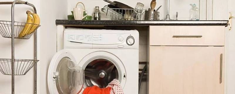 洗衣机里面放酒精会爆炸吗（洗衣机里有酒精会起火灾吗）